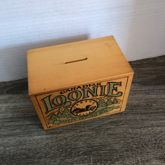 Vtg Wooden Canadian Loonie Coin Bank - Picture 3 of 14